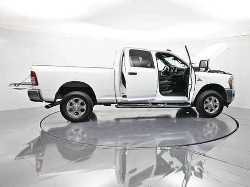 Used 2024 RAM 2500 Big Horn AWD/4WD image 46