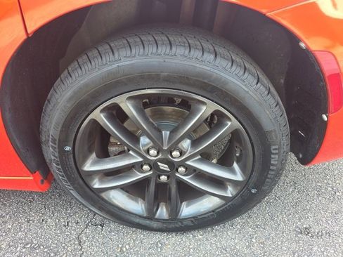 Used 2019 Dodge Charger SXT image 10