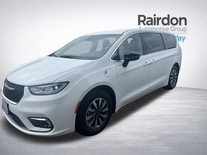 Used 2024 Chrysler Pacifica Limited