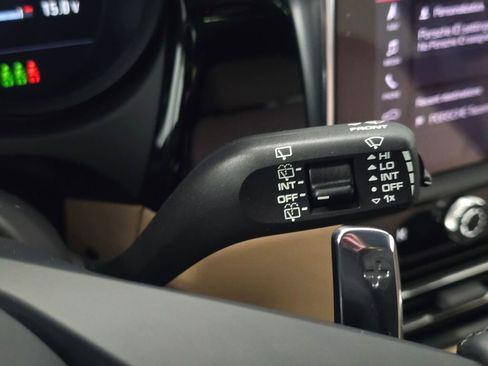 Certified 2025 Porsche Macan image 41