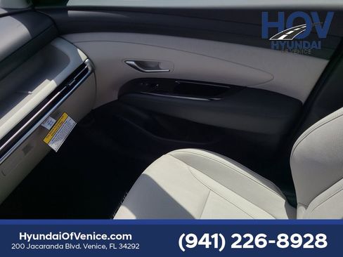 New 2025 Hyundai Tucson Limited image 9