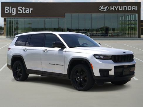 Used 2024 Jeep Grand Cherokee L Altitude AWD/4WD image 6