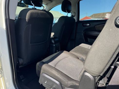 Used 2019 Dodge Journey SE image 23