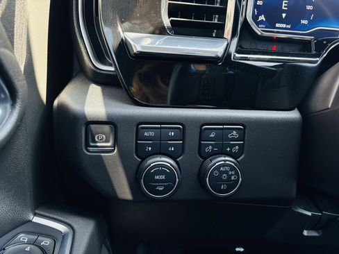 Used 2022 Chevrolet Silverado 1500 LT Trail Boss w/ LT Trail Boss Premium Package image 47