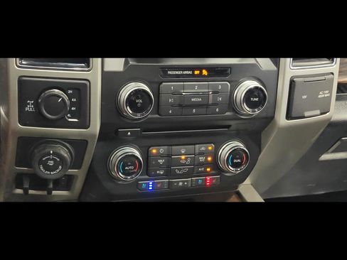 Used 2018 Ford F150 Lariat w/ Equipment Group 502A Luxury AWD/4WD image 8