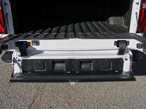 Used 2025 GMC Sierra 2500 Denali Ultimate image 12