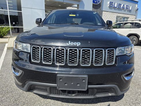 Used 2021 Jeep Grand Cherokee Laredo image 2