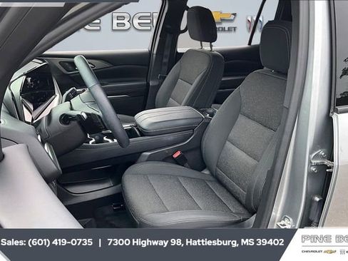 Used 2024 Chevrolet Traverse LT image 18