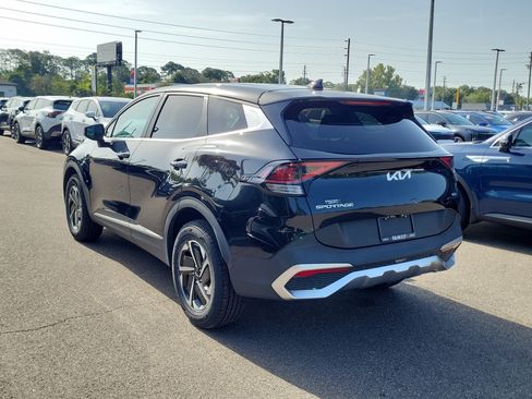 Used 2023 Kia Sportage LX AWD/4WD image 4