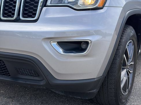 Used 2019 Jeep Grand Cherokee Laredo w/ Security & Convenience Group AWD/4WD image 13