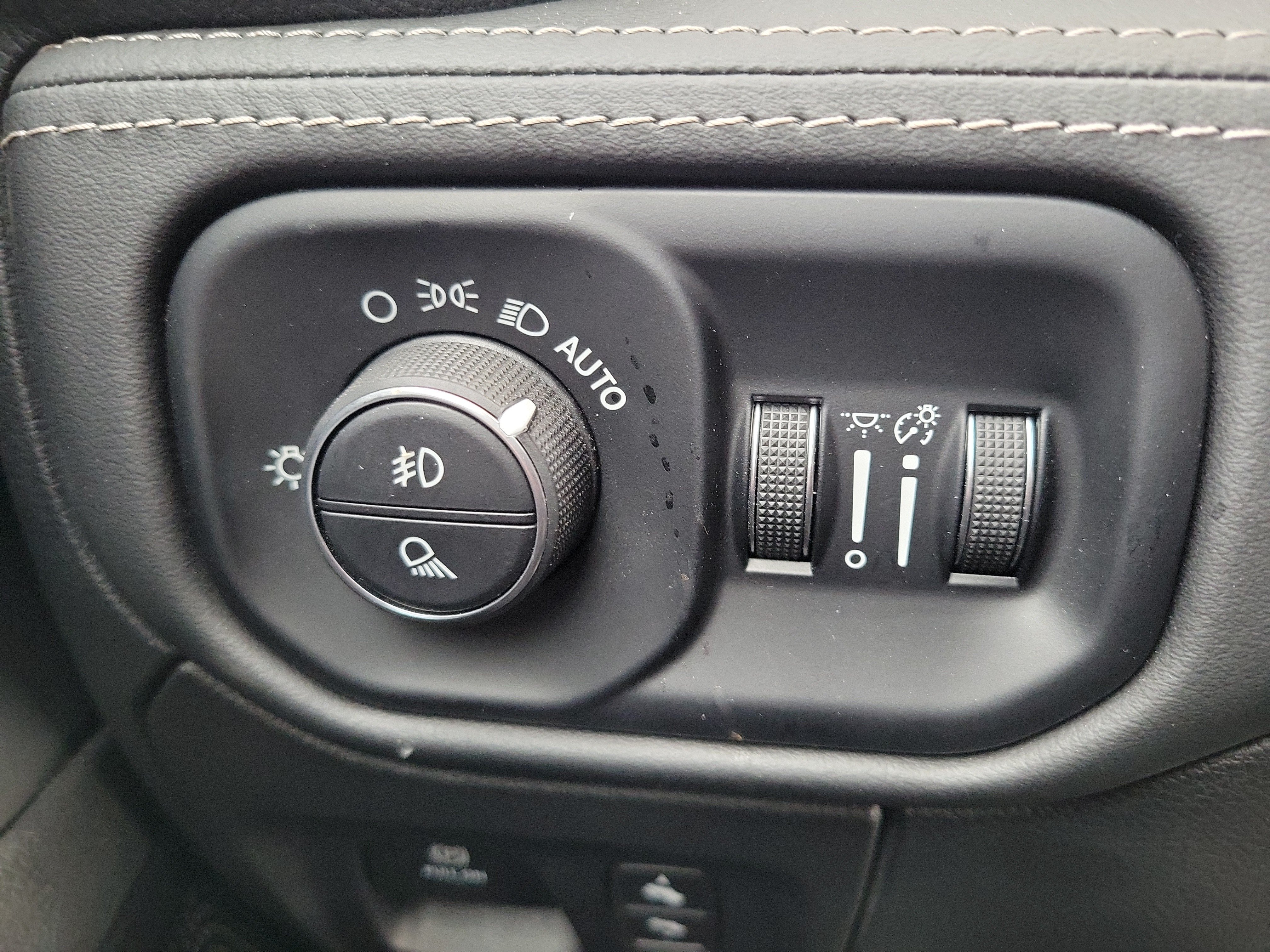 Used 2025 RAM 1500 Limited AWD/4WD image 29