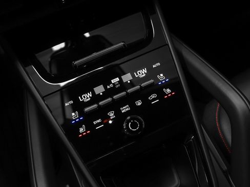 Certified 2025 Porsche Cayenne GTS AWD/4WD image 43