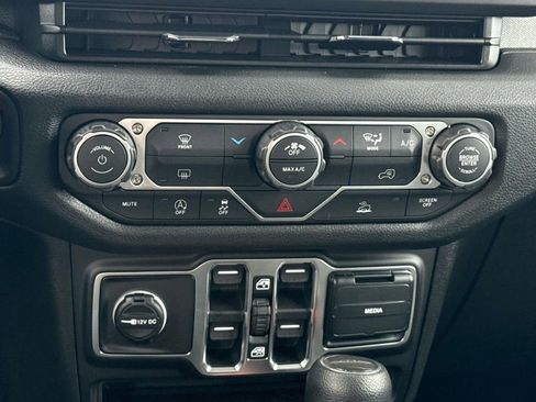 New 2026 Jeep Gladiator Sport image 18