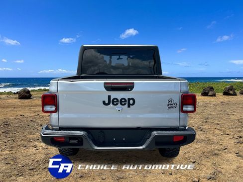 Used 2023 Jeep Gladiator Sport AWD/4WD image 7