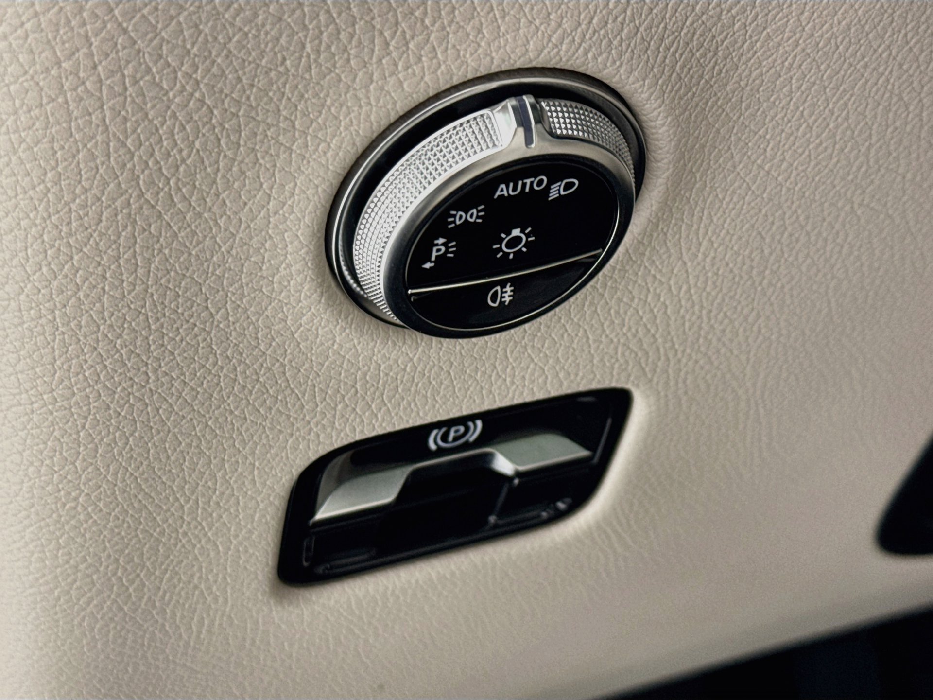 Certified 2026 Mercedes-Benz GLC 300 image 11