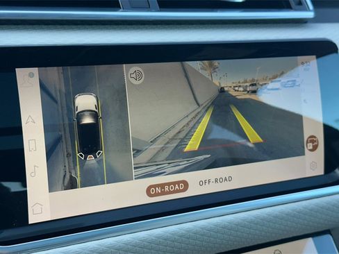 Used 2021 Land Rover Range Rover Velar R-Dynamic S image 23