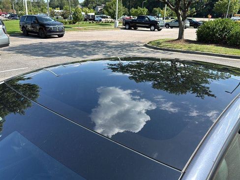 Used 2023 Tesla Model 3 Standard Range RWD image 3