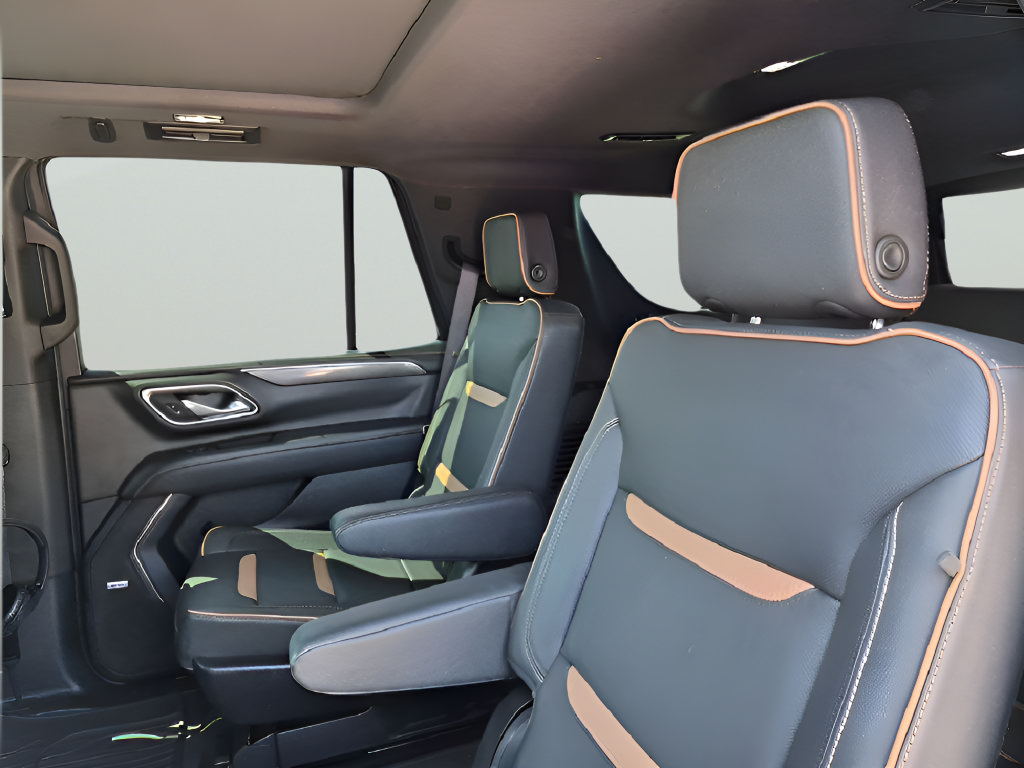 Used 2024 GMC Yukon AT4 w/ Technology Package AWD/4WD image 28