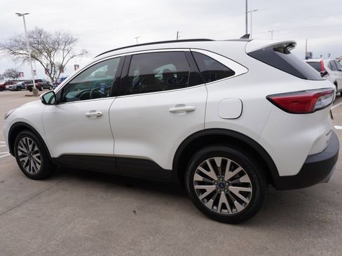 Certified 2022 Ford Escape Titanium image 4