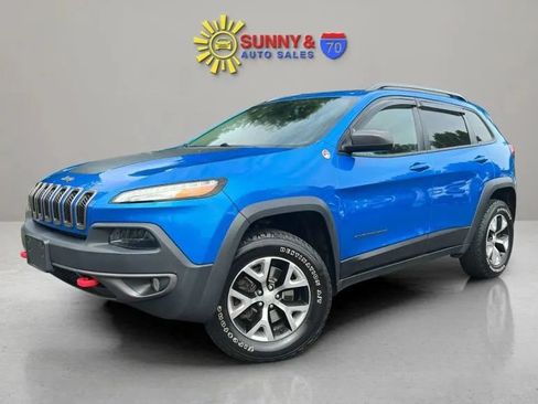 Used 2017 Jeep Cherokee Trailhawk w/ Cold Weather Group AWD/4WD image 4