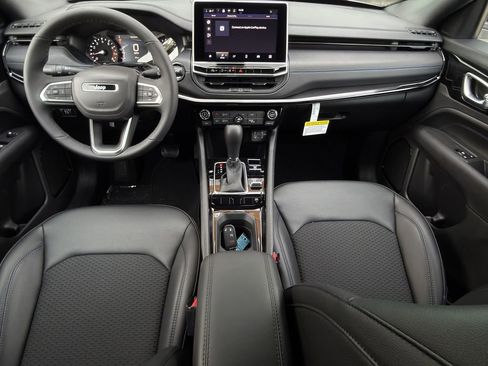 New 2026 Jeep Compass Latitude image 10