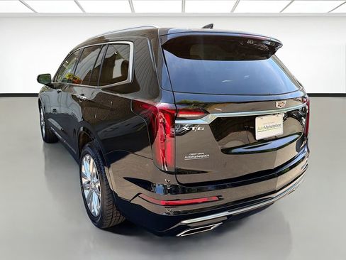 Used 2022 Cadillac XT6 Premium Luxury w/ Technology Package FWD image 4
