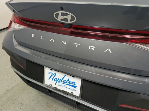 New 2026 Hyundai Elantra SE image 8