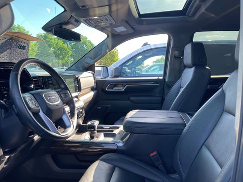 Used 2025 GMC Sierra 1500 Elevation w/ Elevation Premium Package image 5