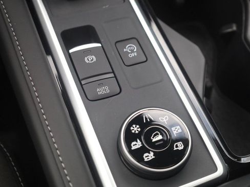 New 2026 Nissan Pathfinder SL w/ SL Premium Package AWD/4WD image 18