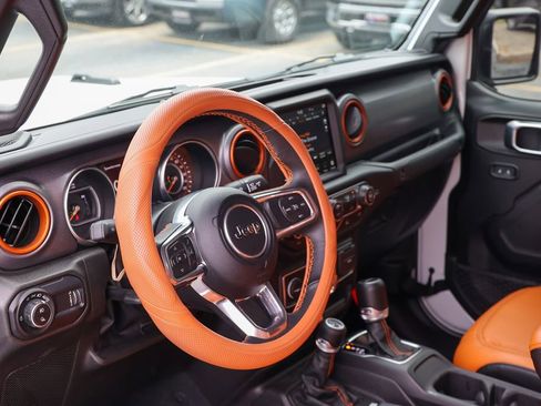 Used 2023 Jeep Gladiator Mojave AWD/4WD image 37