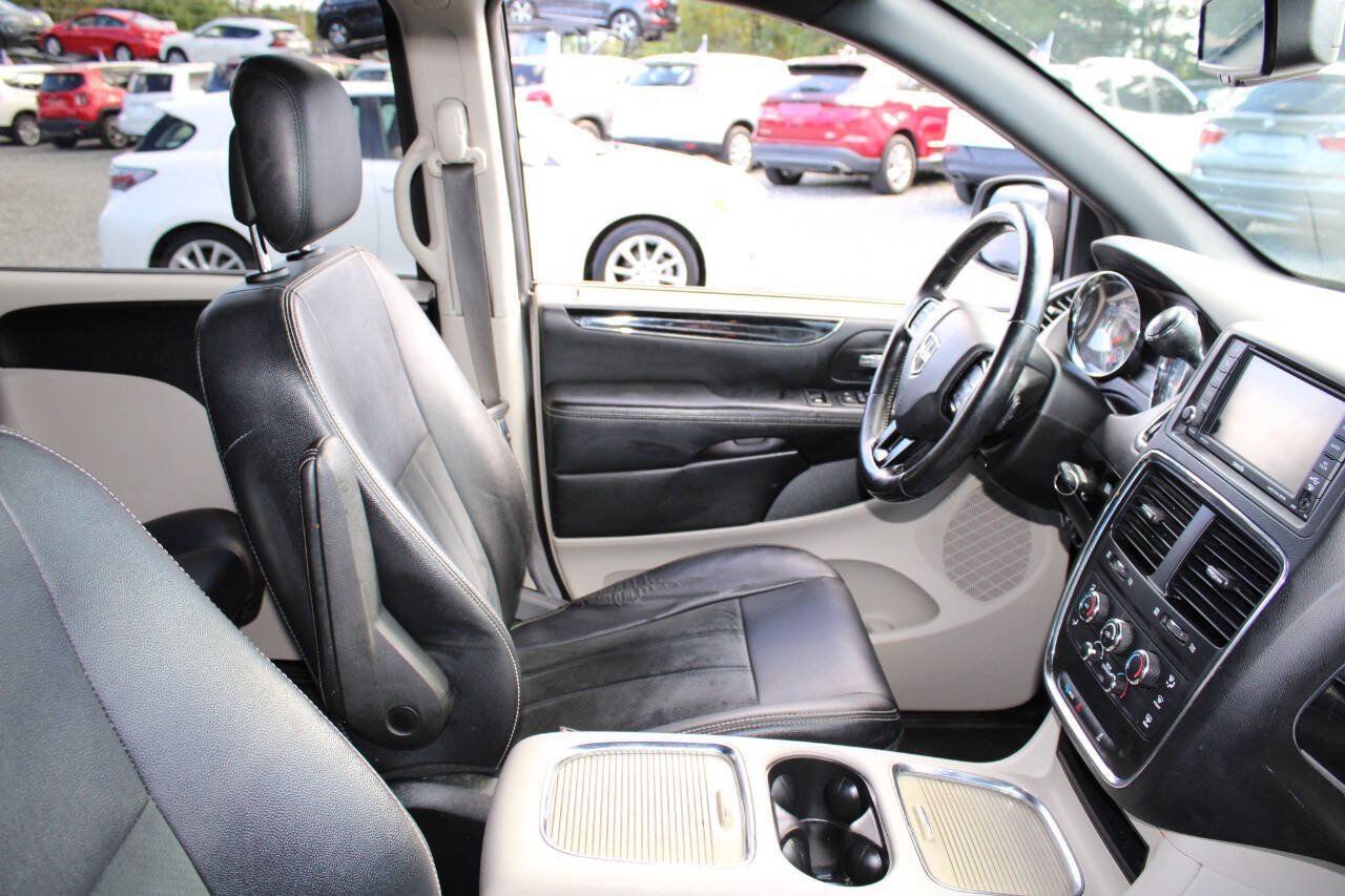 Used 2018 Dodge Grand Caravan SXT FWD image 11