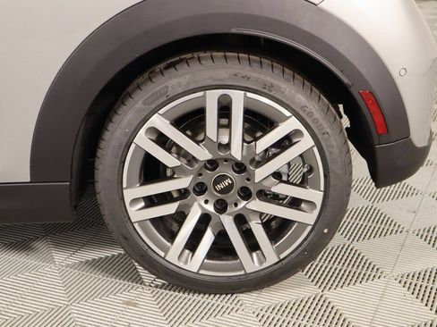 New 2025 MINI Cooper 2-Door Hardtop FWD image 19