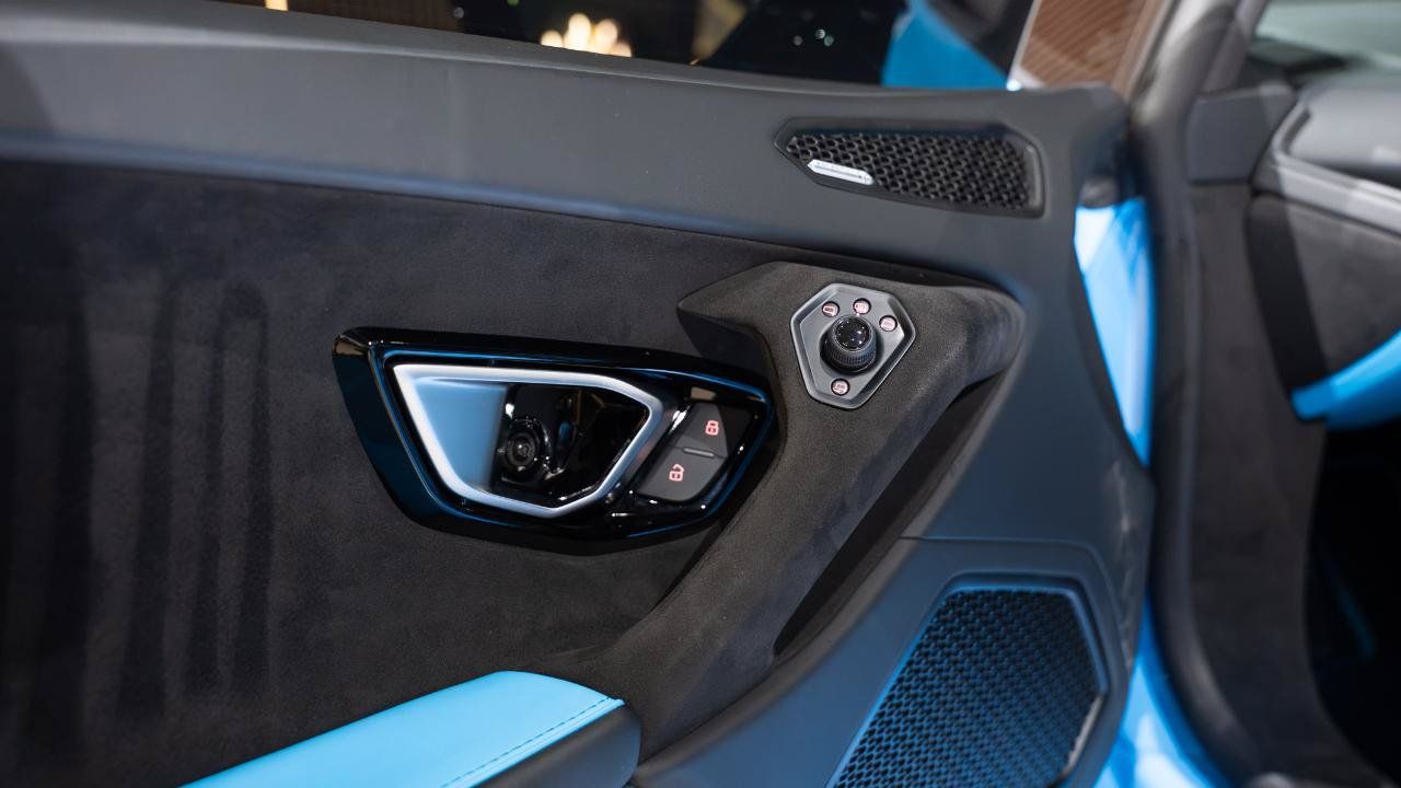 Used 2023 Lamborghini Huracan Tecnica RWD image 38