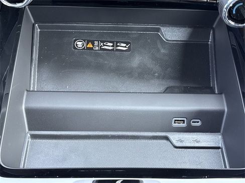 New 2025 Chevrolet Suburban Premier image 31