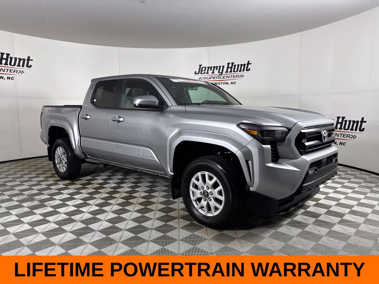 Used 2025 Toyota Tacoma SR5 RWD image 4