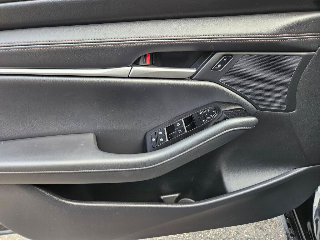 Used 2025 MAZDA MAZDA3 s FWD image 17