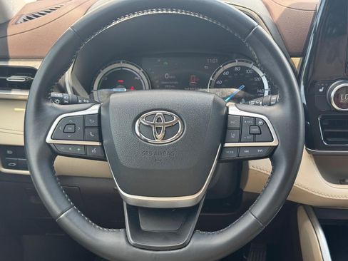 Used 2022 Toyota Highlander XLE FWD image 14