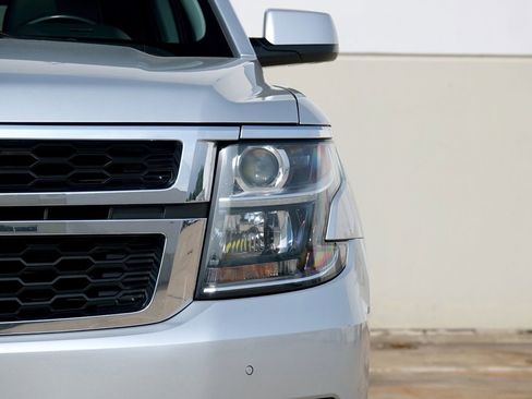 Used 2020 Chevrolet Suburban LT RWD image 21