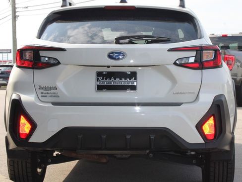 Used 2024 Subaru Crosstrek 2.0i Premium image 8