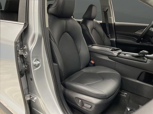 Used 2024 Toyota Grand Highlander XLE image 31