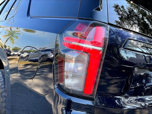 Used 2021 Chevrolet Tahoe Z71 w/ Luxury Package image 28