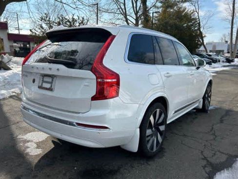 Certified 2023 Volvo XC90 T8 Ultimate w/ Lounge Package image 8