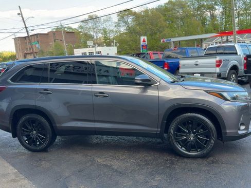 Used 2019 Toyota Highlander SE AWD/4WD image 5