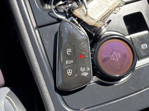 Used 2026 Volkswagen Tiguan SE AWD/4WD image 33