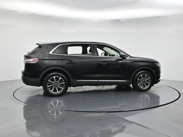 Used 2023 Lincoln Nautilus Reserve FWD image 2