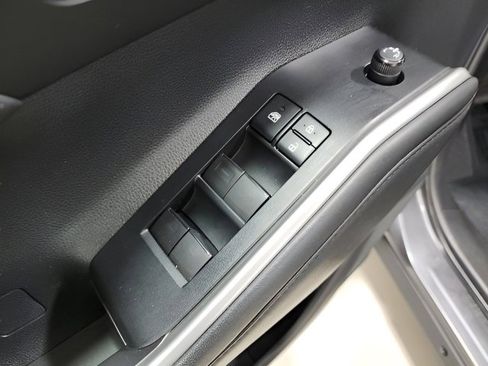 Used 2022 Toyota Highlander XLE image 27