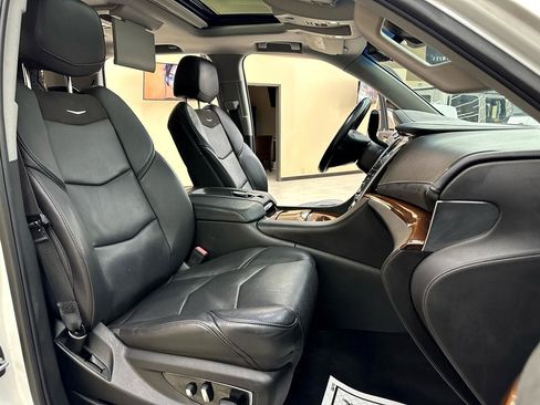 Used 2018 Cadillac Escalade Premium Luxury image 49