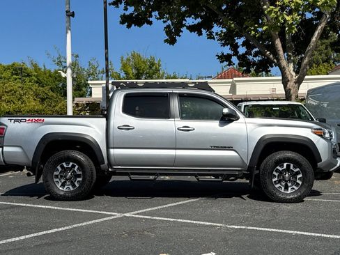 Used 2023 Toyota Tacoma TRD Off-Road w/ Technology Package AWD/4WD image 3