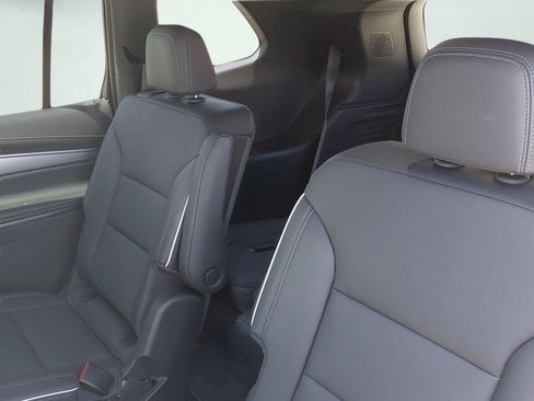 Used 2025 Buick Enclave Preferred AWD/4WD image 36