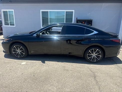 Used 2024 Lexus ES 300h w/ Premium Package FWD image 8